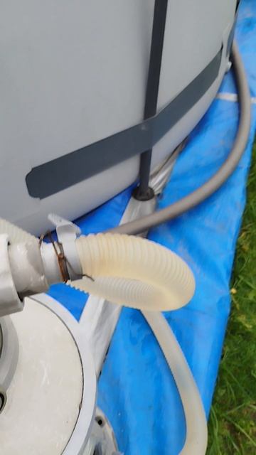 Песчаный фильтр для бассейна работает наблюдаем дальше, вода со скважины не речная оговорился  сорри