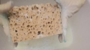 Выжимание пористой губки. Звуки воды и пены. Переработанный стиральный порошок. АСМР