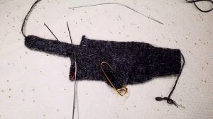 Перчатки спицами. Процесс вязания