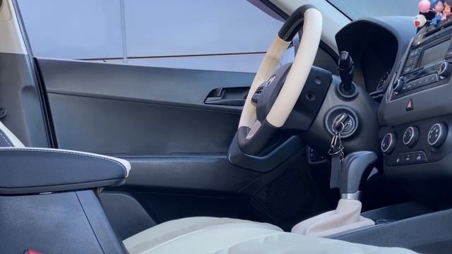 Hyundai Creta 1. Перетяжка руля, подлокотника и юбки кпп смотреть онлайн