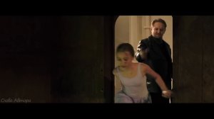 Он Подглядывает За Девушками, Когда Они Делают Это. Кр?