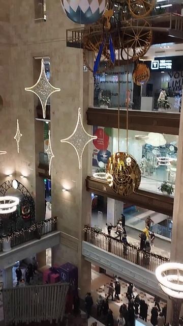 Центральный детский мир уже не тот, совсем не тот. смотреть онлайн