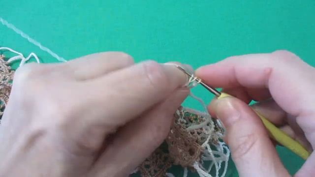 ОВАЛЬНАЯ САЛФЕТКА С ЦВЕТОЧНЫМИ МОТИВАМИ. ЧАСТЬ 2 смотреть онлайн