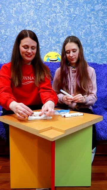 ТРИ МАРКЕРА челлендж Гермиона vs Луна из Гарри Поттер Распределяющей шляпой WIZARDING WORLD выбирае смотреть онлайн