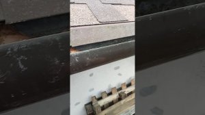 Демонтаж жолоба водостока