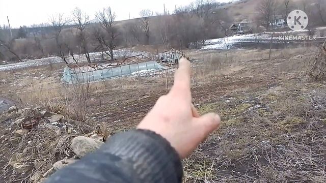 Начинаю восстановление теплицы. Поставил первые новые стойки.