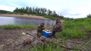 Уехали в тайгу к таёжной речке. Обед из свежепойманной рыбы! Рыбалка на этой реке всегда радует!