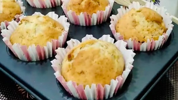 Банановые кексы в духовке / Простой рецепт банановых кексов в формочках (нежные и воздушные)