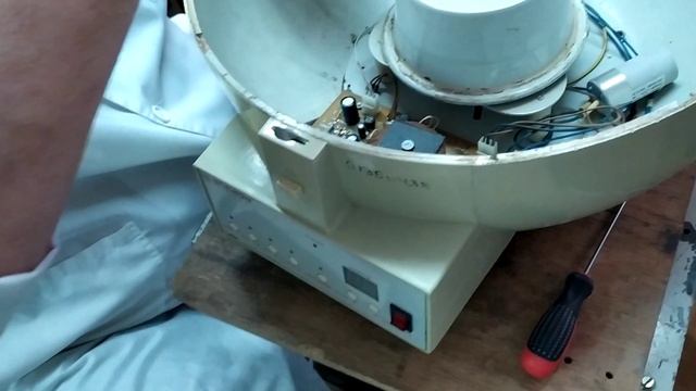 Центрифуга лабораторная ЦЛМН-Р10-01-Элекон останавливается во время работы. смотреть онлайн