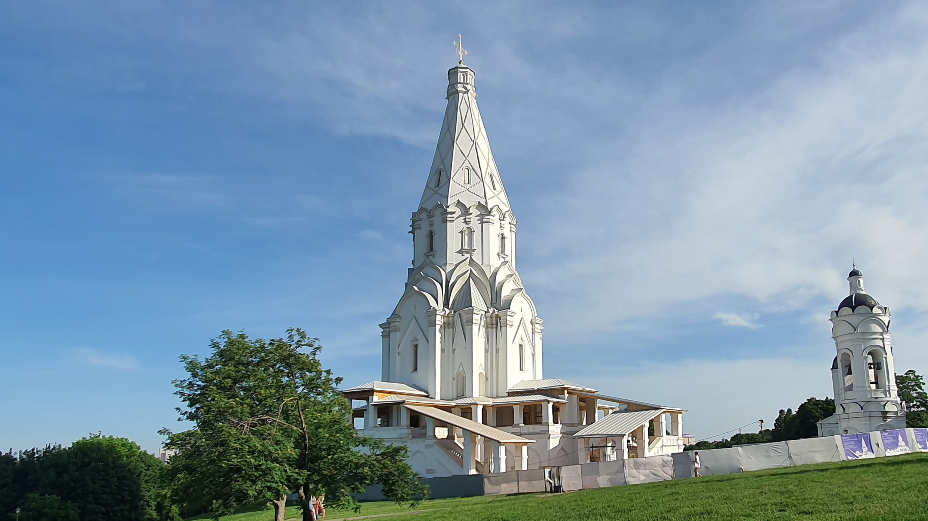С праздником Вознесения Господня! 29 мая. Церковь Вознесения Господня в Коломенском. Шатровый храм. смотреть онлайн