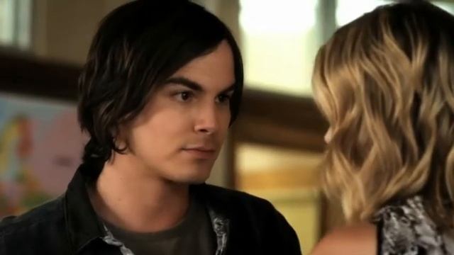 Милые обманщицы: Ханна и Калеб 2x15 смотреть онлайн