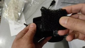 Небольшой внешний аквариумный фильтр.