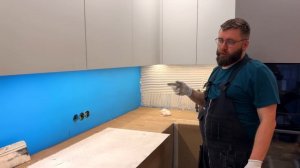 Весь процесс установки фартука из плитки на кухню за 10