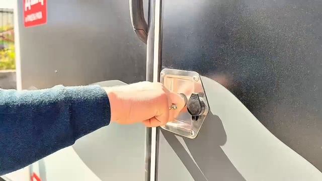 Прицеп — Фургон МОЛОДЕЦ № 1056 смотреть онлайн