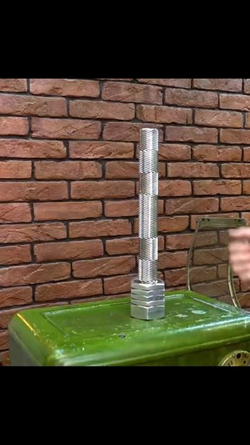 Для чего она!? Зигзагообразная резьба на токарном стан смотреть онлайн