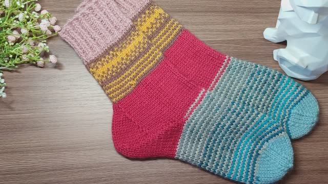 Носки «Алый закат над морем»\\сп «Носочки с Таней" май 2025 смотреть онлайн