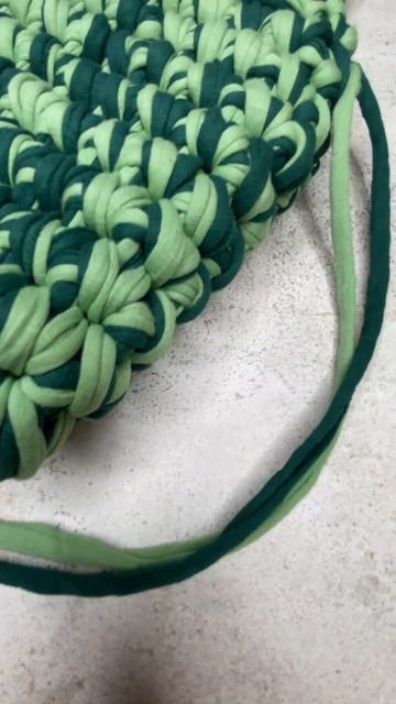 Вязаная сумка зеленая, ручная работа - вязаные сумки из трикотажной пряжи от Kissel. смотреть онлайн