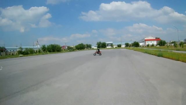 ЧУТЬ НЕ УПАЛ НА ПИТБАЙКЕ! смотреть онлайн