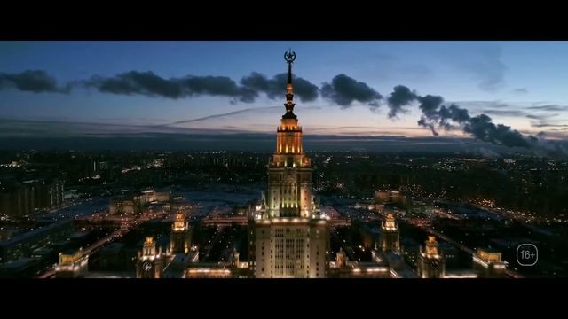 Home video 17. Гангстер, коп и бабушка в красном платье пускаются во все тяжкие в комнате желаний смотреть онлайн