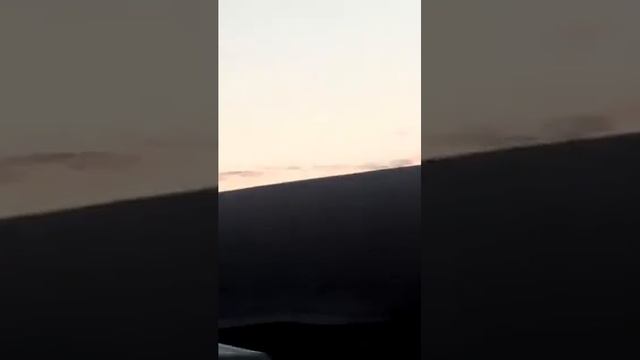 Заснял как летел метеорит в небе