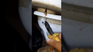 Открутить бачок с унитаза !