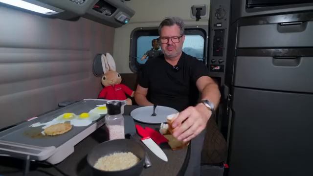 Фура виски доехала. Разгружается Алекс Брежнев в солнечной Калифорнии! Дальнобой США очень интересно