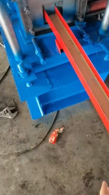 Cтанок для производства П профили с отверстием 3 смотреть онлайн