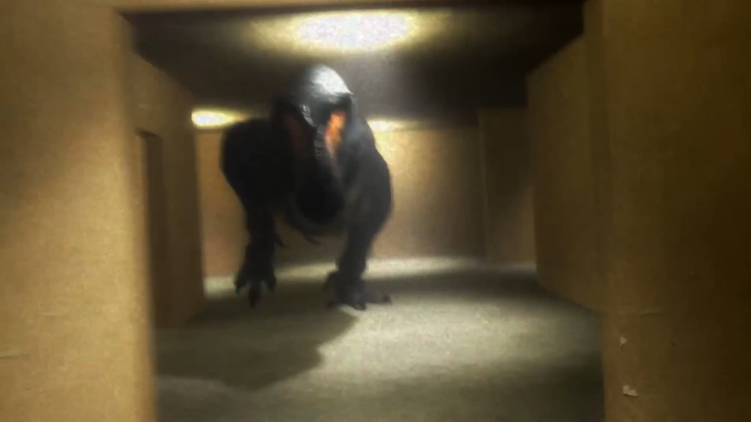 Динозавры в бэкрумсе смотреть онлайн