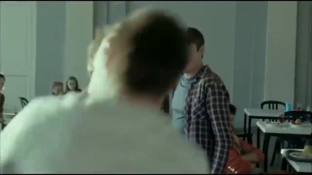 НЕ ИСПУГАЛСЯ И ЗАСТУПИЛСЯ ЗА ДЕВУШКУ В СТОЛОВОЙ ! смотреть онлайн