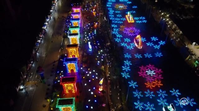 Улицы города Медельин в Колумбии украсила праздничная иллюминация смотреть онлайн