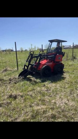 Погрузчик АТ-350М + кирковщик на Даче, готовим почву под фрезу! #пермь #shorts