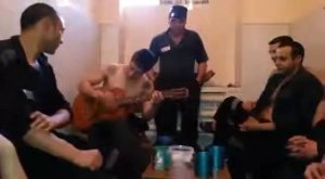 Цыган в тюрьме на гитаре! / Круто спел !!!