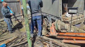 Монтаж обсадной трубы в скважину