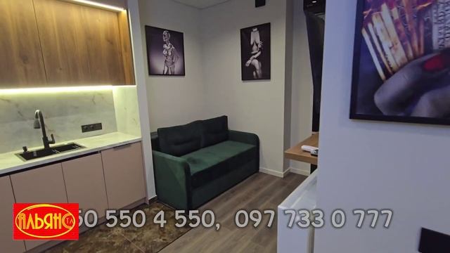 Квартира з дизайнерським ремонтом, дорогими меблями т