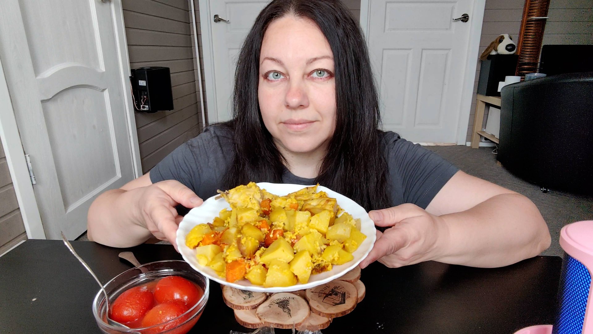 МУКБАНГ ASMR Курочка с картошкой. Чипсы с кимчи и напиток с мармеладками. смотреть онлайн