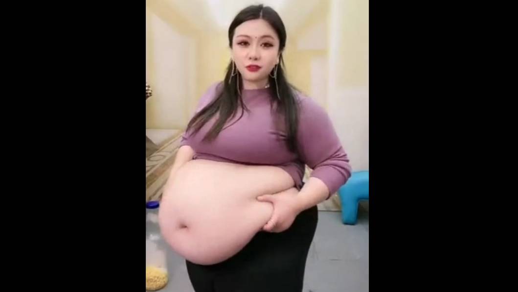 девушка с толстым животом смотреть онлайн