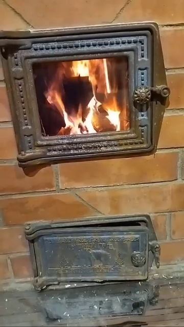 кормим печь второй раз.mp4