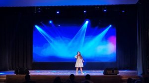 "Свободная птица"  сл. и муз. А. Петряшева, исполняет Стафеева Мария, 8 лет.