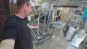 Крыльцо из металла и струбцины для сварки.