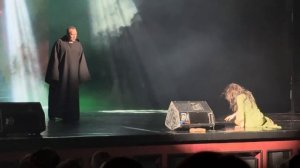 Легендарная песня из Нотр-Дам де Пари : «Я душу дъяволу