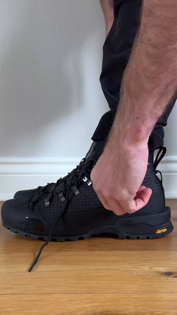 Ботинки The North Face
Glenclyffe Zip GORE-TEX Boots смотреть онлайн