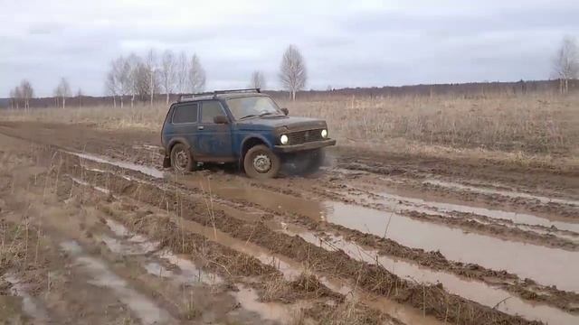 ПОКАТУШКИ НА НИВЕ ПО ГРЯЗИ. смотреть онлайн