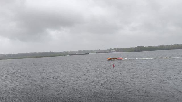 Волга в непогоду. Неужели уничтожат наш прекрасный пляж. смотреть онлайн