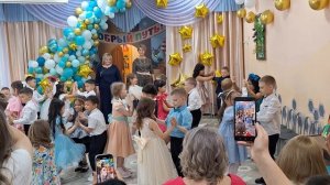 Танец на выпускной в детском саду