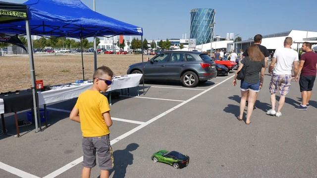 Remote controlled toys - speed motorboat and racing cars in Germany 4K Радиоуправляем смотреть онлайн