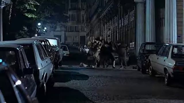 Профессионал (кадры из фильма) - как обмануть агентов смотреть онлайн