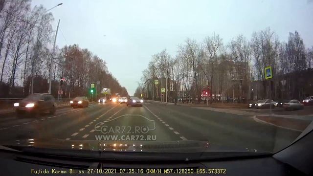 Без очереди поворачивают налево, не уступая встречном смотреть онлайн