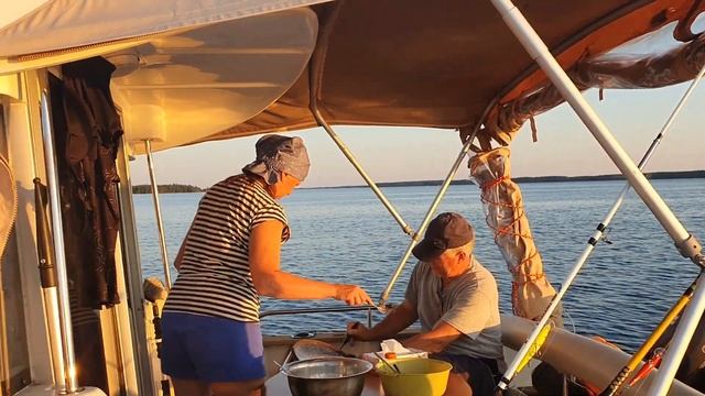 Путешествие из Онежского озера в Белое море на катере смотреть онлайн