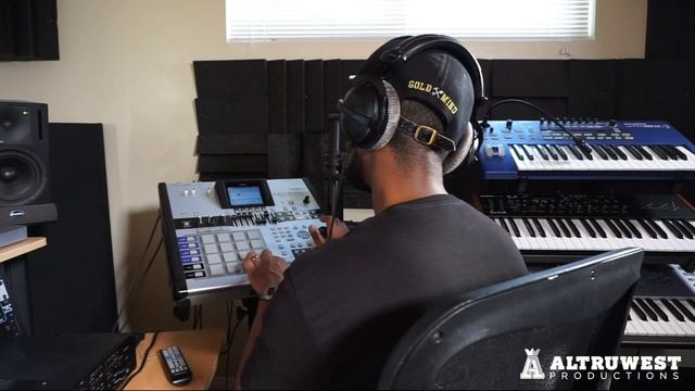 Exploring the Roland MV-8800 Production Studio Groovebox (2017) смотреть онлайн