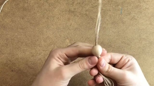 Кисточка с деревянной бусинкой смотреть онлайн